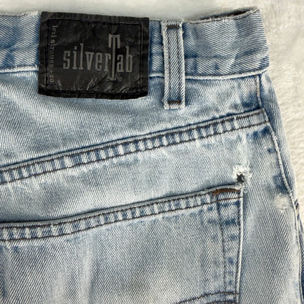 VTG 90s THRASHED Levis SilverTab 34x32 Baggy Jean Relaxed Tapered Leg Light Wash
